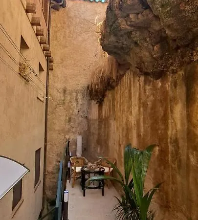 Domus Josefae-apartamentos Turísticos Puerta De Aníbal